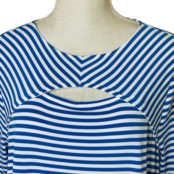 CHICO'S Isla Capri Peek-A-Boo Cutout Top - Size Medium - Picture 4 of 10